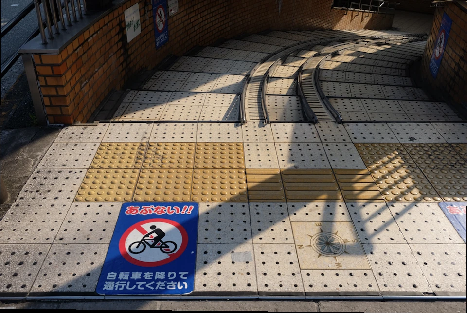 sign to get off bike