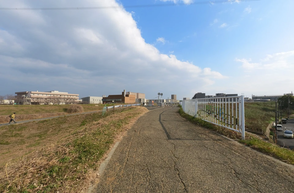 Road along the Hotani River
